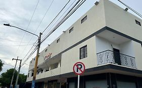 Aparta Hotel El Cacique Upar